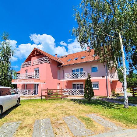 Ildiko Apartmanhaz Замарди Экстерьер фото